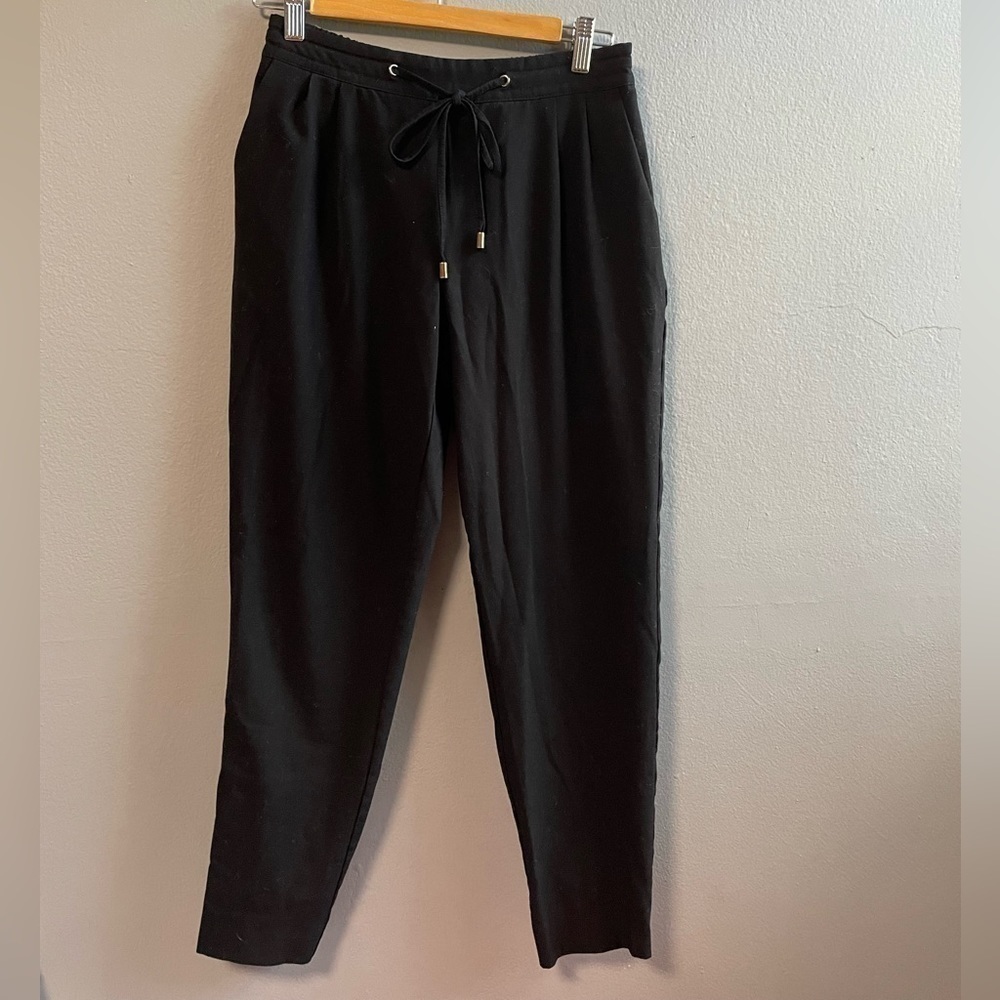 Zara black tapered leg pleated pull on casual trousers. Size X-Small.